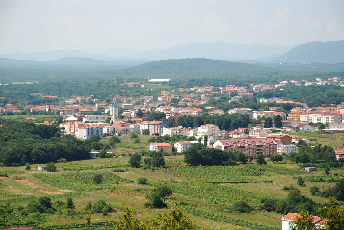 Panorama wioski Medziugorje widziana z Podbrdo