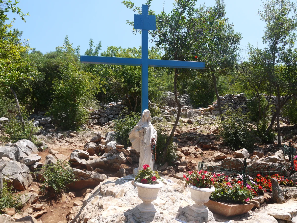 Widok ogólny Medziugorja i okolicznych wzgórz