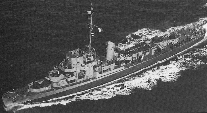USS Eldridge w drodze, około 1944 roku, drugie ujęcie okrętu