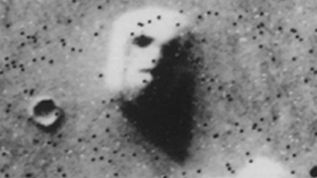 Słynna Twarz na Marsie sfotografowana przez sondę Viking 1 w regionie Cydonia