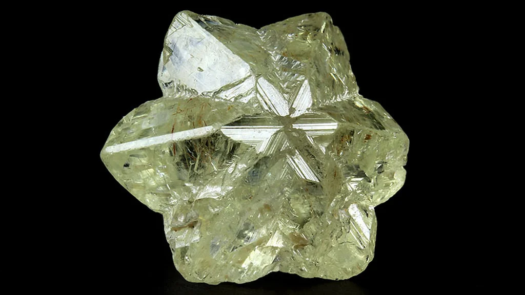 Chryzoberyl – Kamień Nowych Początków i Duchowego Oświecenia