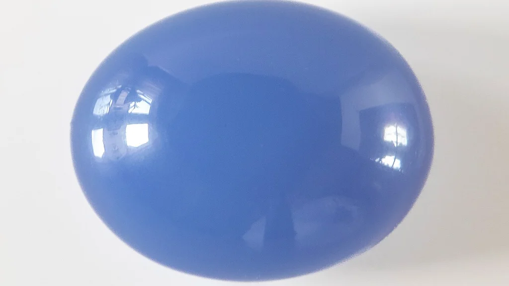 Niebieski Chalcedon — kamień równowagi, kreatywności i duchowego oczyszczenia