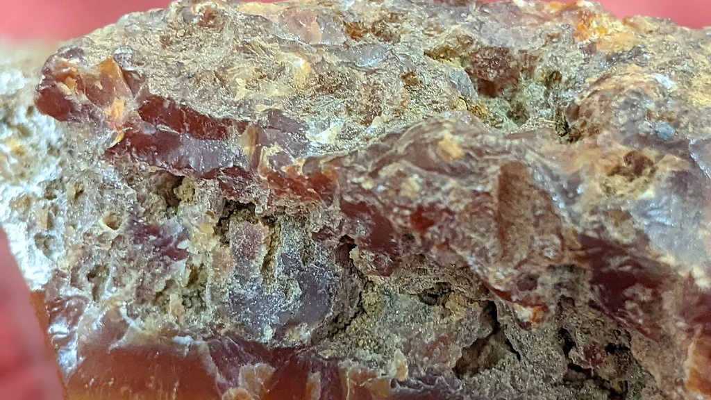 Czerwony Chalcedon – Symbolika, Duchowość i Zastosowanie w Litoterapii