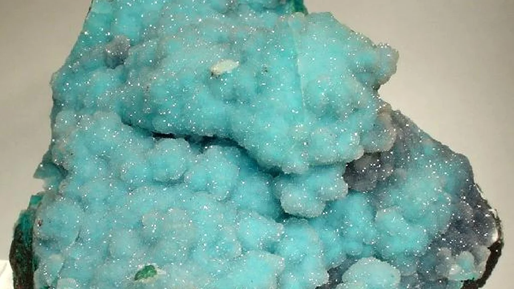 Drusy Chryzokola – symbolika, pochodzenie i duchowe właściwości