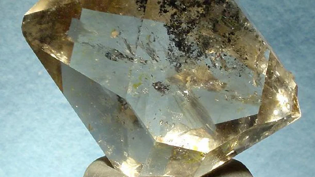 Dymny Diament Herkimer – symbolika, właściwości i duchowe zastosowanie