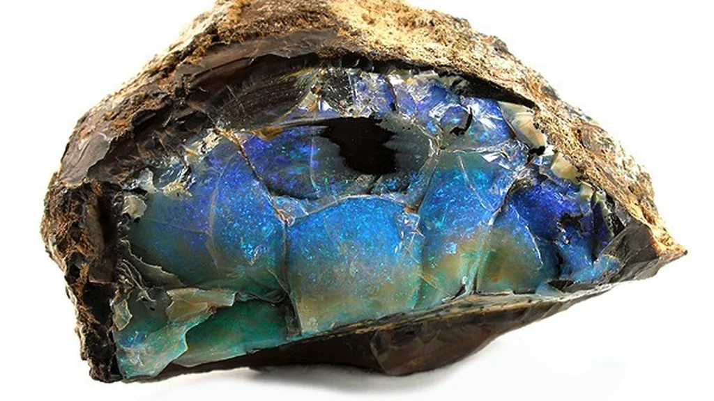Opal – Kamień Intuicji, Kreatywności i Kosmicznej Świadomości