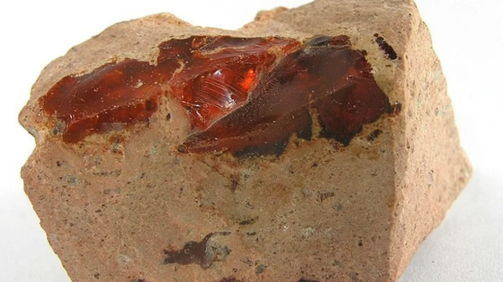Opal ognisty (pomarańczowo-czerwony) – kamień odwagi, ochrony i wewnętrznego ognia