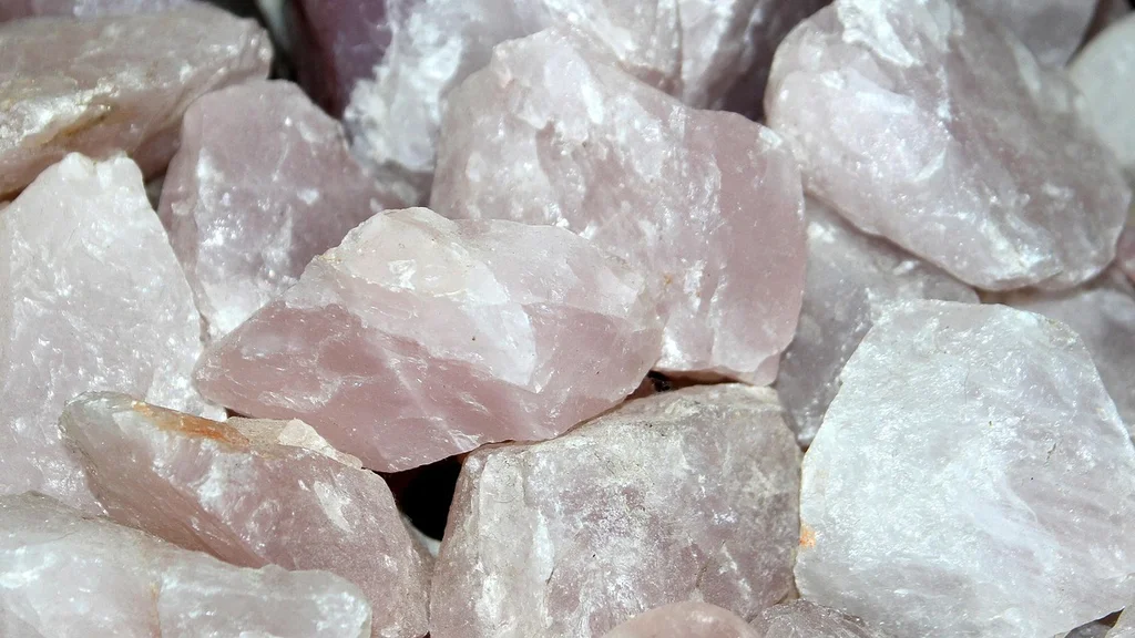 Różdżka Kwarcu Różowego – Symbolika, Energia i Praktyka Duchowa