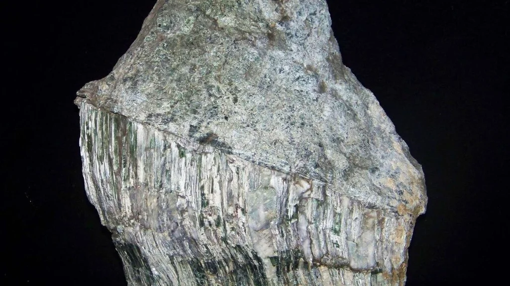 Serpentynit – kamień transformacji i głębokiej duchowości