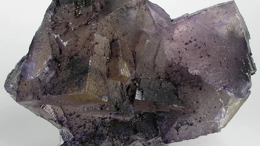 Fluoryt Żółty — Symbolika, Właściwości i Duchowe Zastosowania