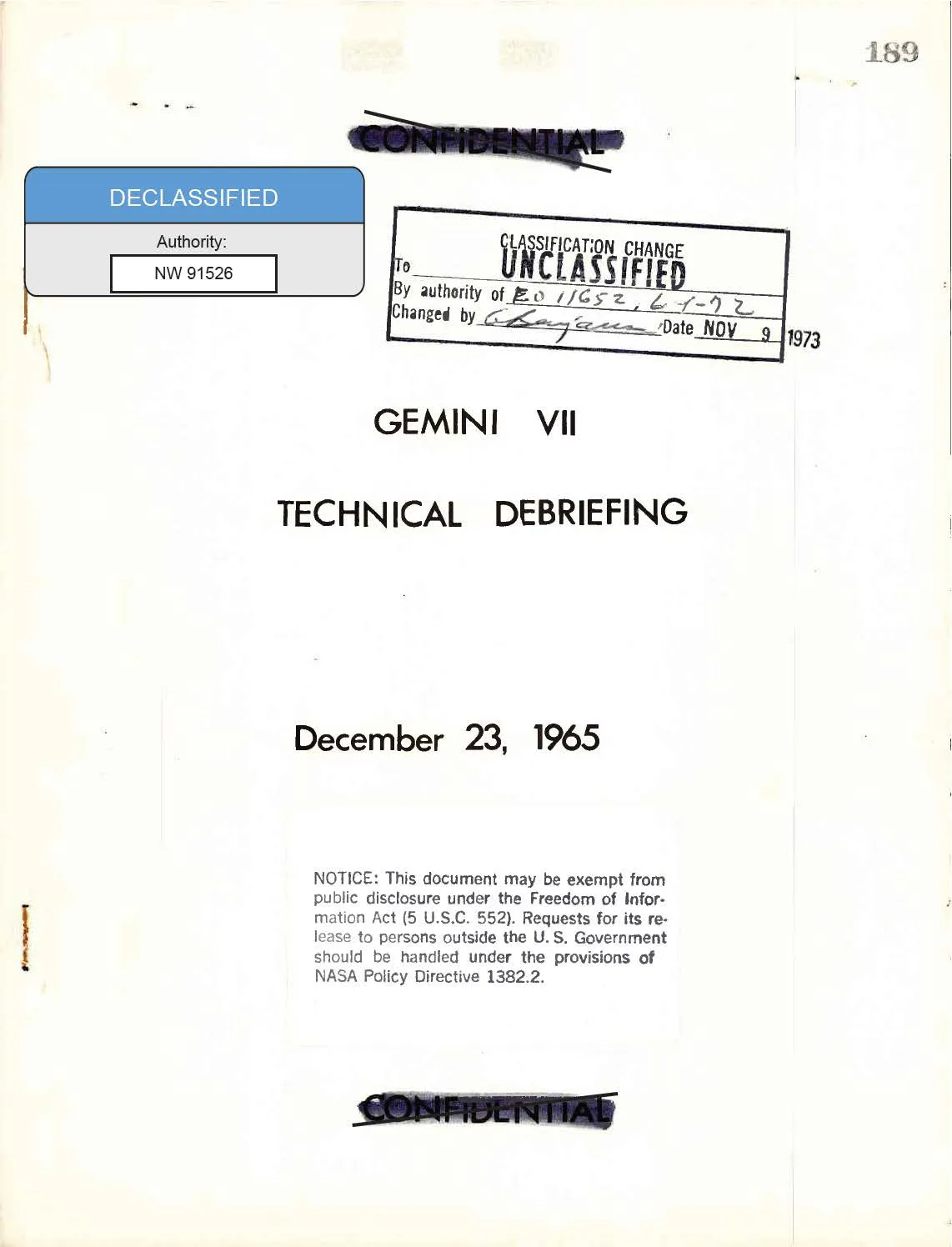 Strona tytułowa debriefingu technicznego Gemini 7 z przekreśloną klauzulą CONFIDENTIAL i stemplem odtajnienia z 1973 r.