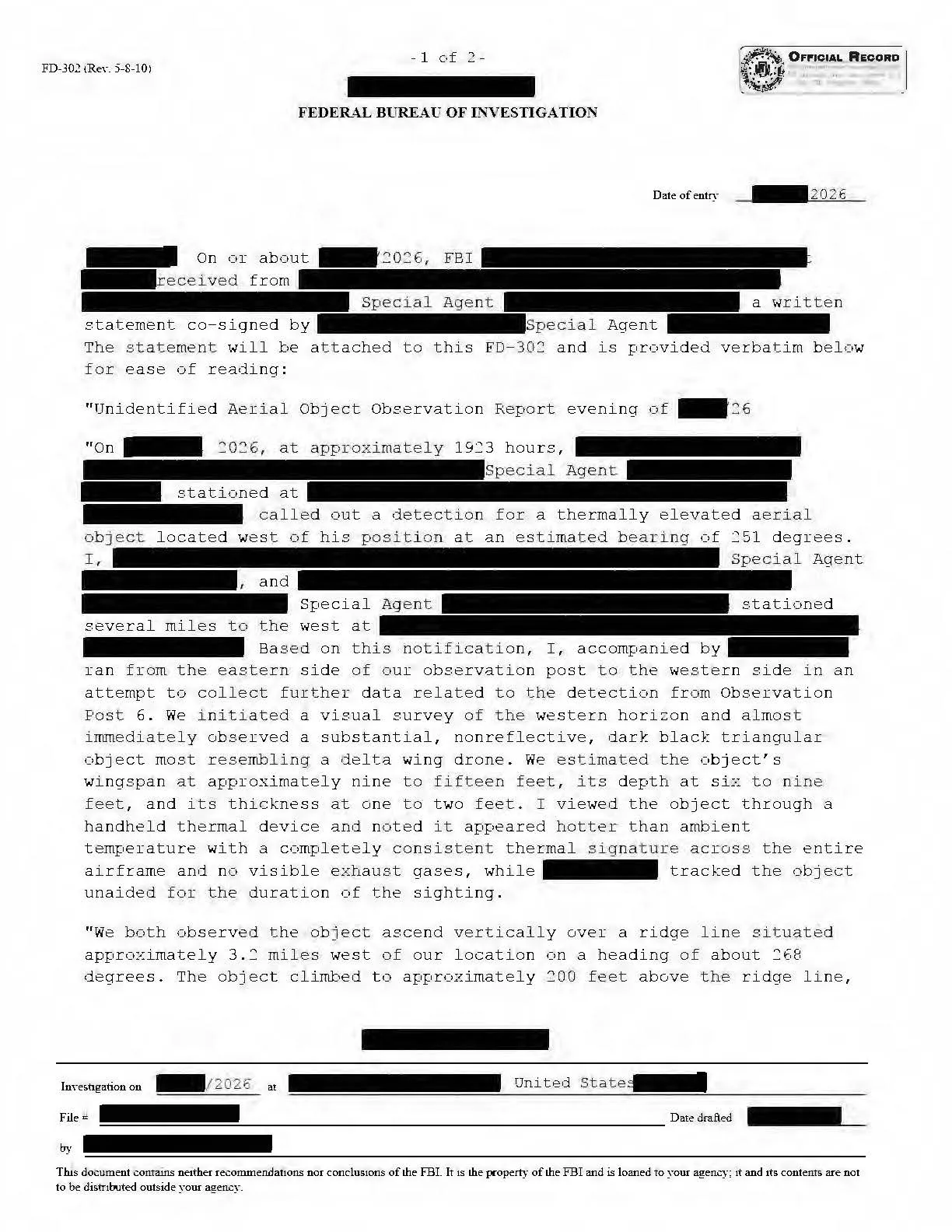 Strona formularza FD-302 FBI z czarnymi pasami zakrywającymi nazwiska
